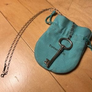 Tiffany & Co - 925 sterling silver oval key chain necklace